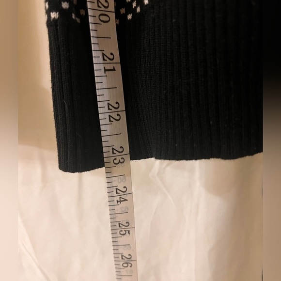 Obermeyer wrap black and white sweater size small - Picture 2 of 8